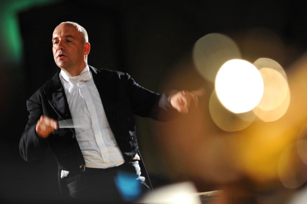 Ocena koncertov z dirigentom Emmanuelom Villaumom